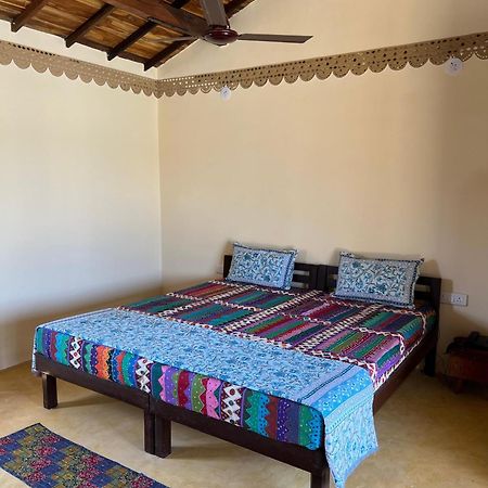 Rann Hellaro Homestay ภุช ภายนอก รูปภาพ