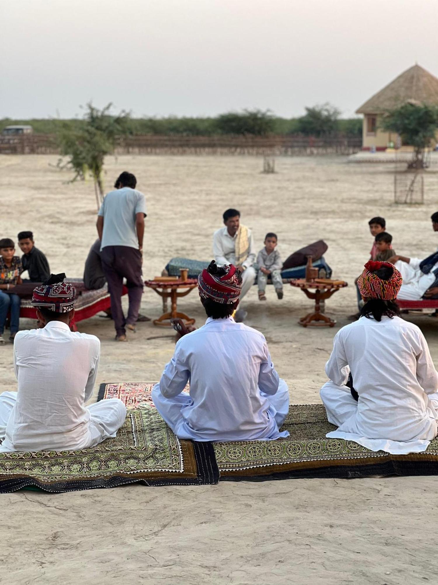 Rann Hellaro Homestay ภุช ภายนอก รูปภาพ