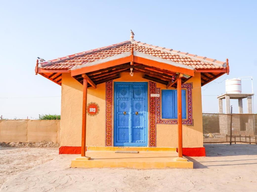 Rann Hellaro Homestay ภุช ภายนอก รูปภาพ