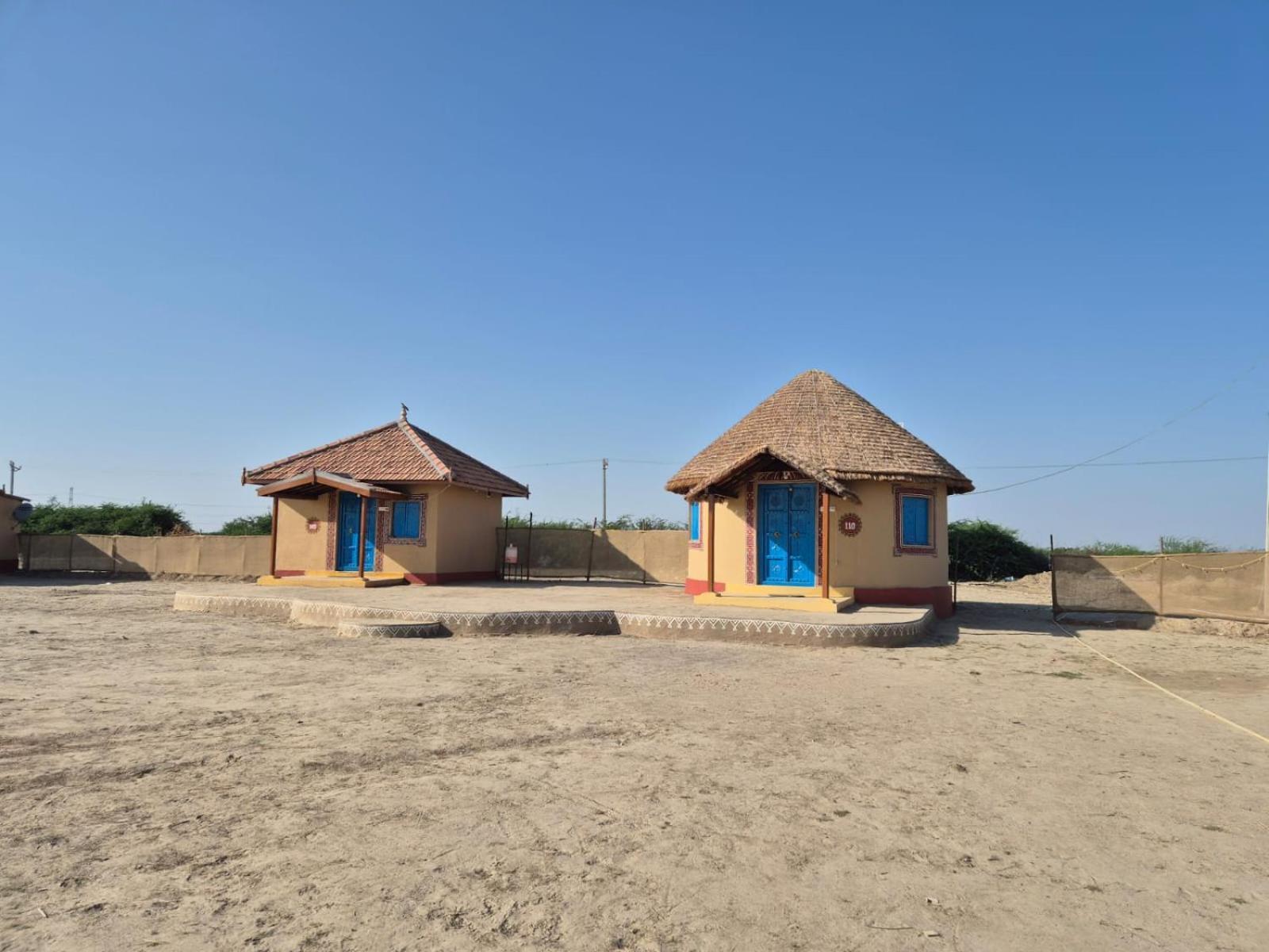 Rann Hellaro Homestay ภุช ภายนอก รูปภาพ