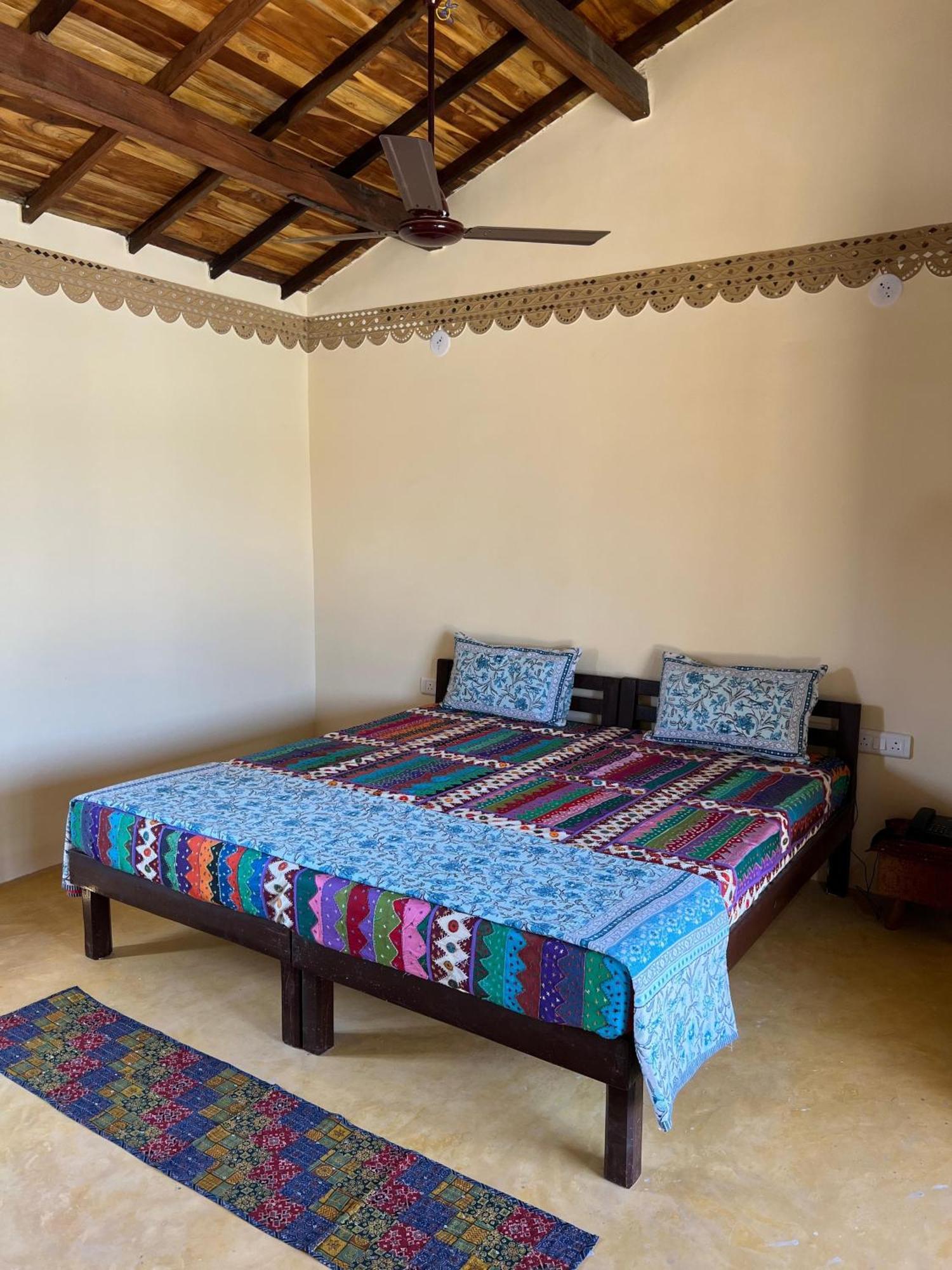 Rann Hellaro Homestay ภุช ภายนอก รูปภาพ