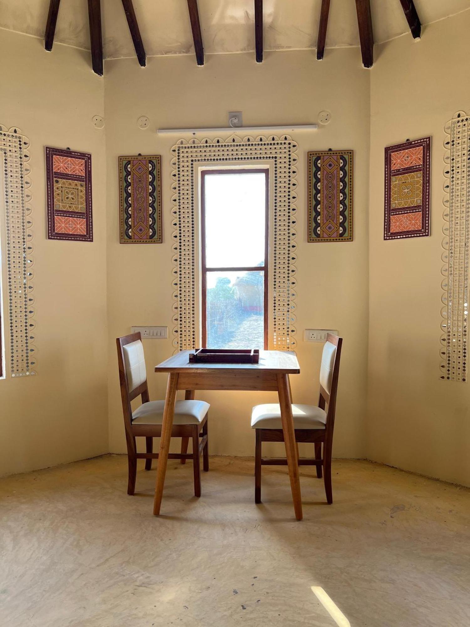 Rann Hellaro Homestay ภุช ภายนอก รูปภาพ