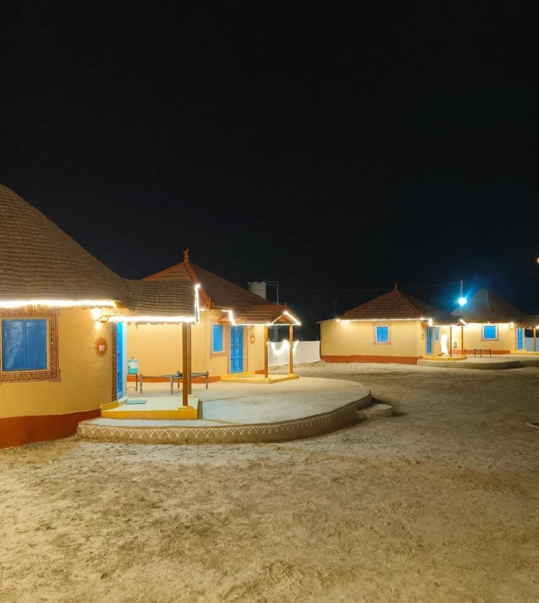 Rann Hellaro Homestay ภุช ภายนอก รูปภาพ