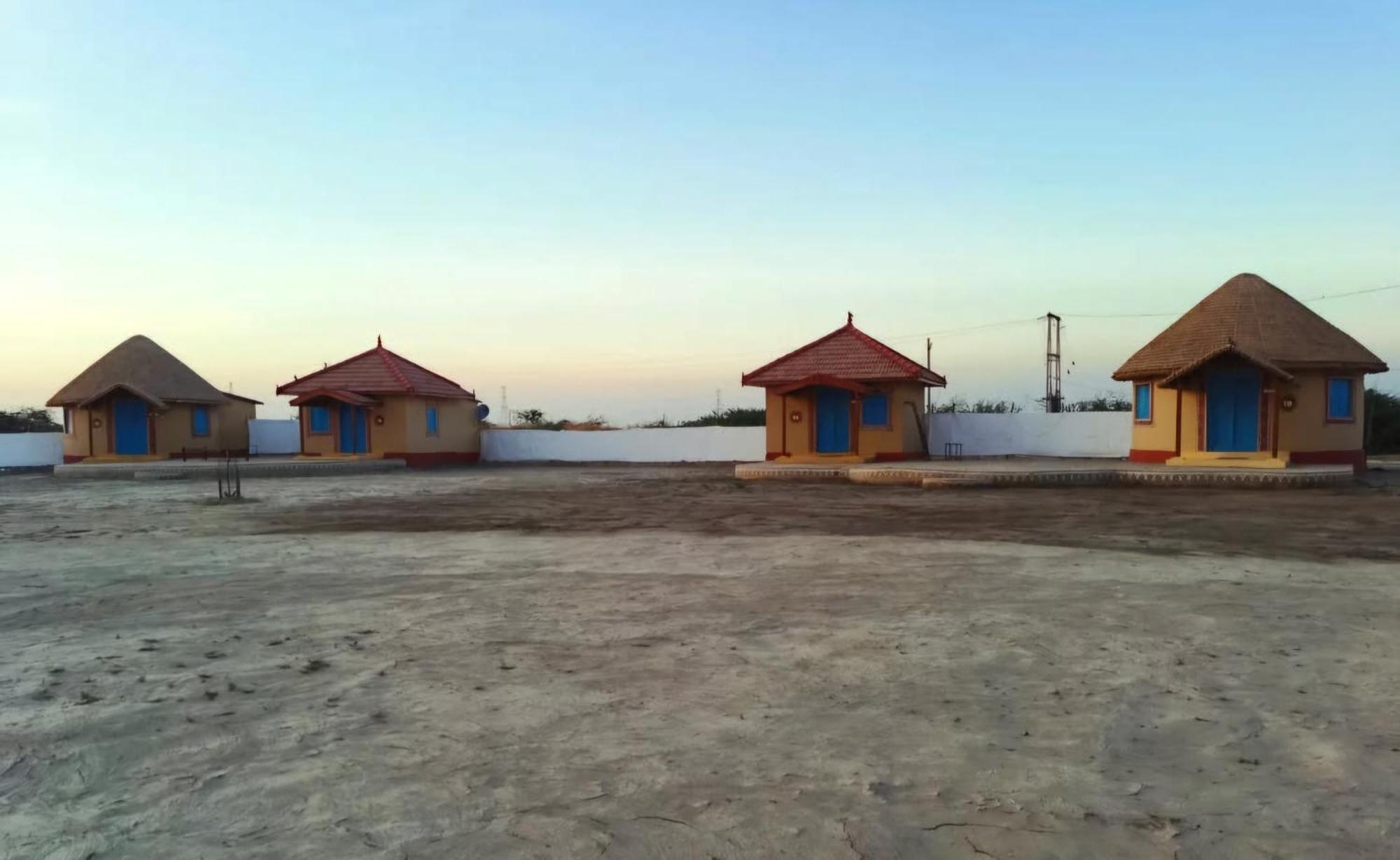 Rann Hellaro Homestay ภุช ภายนอก รูปภาพ